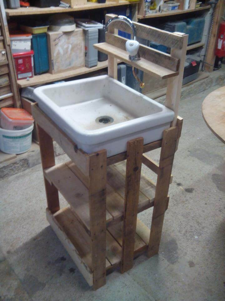 DIY Outdoor Sink
 Wooden Pallet Outdoor Sink