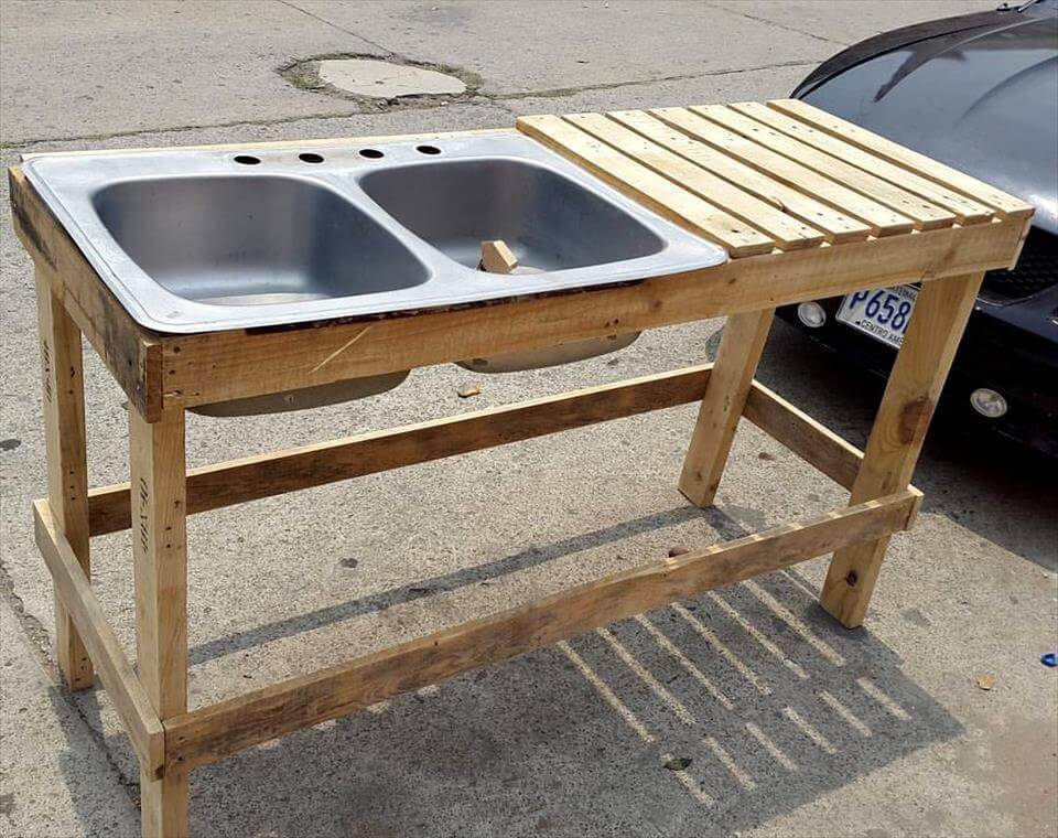 DIY Outdoor Sink
 30 Pallet Projects That Will Make You Fall in Love