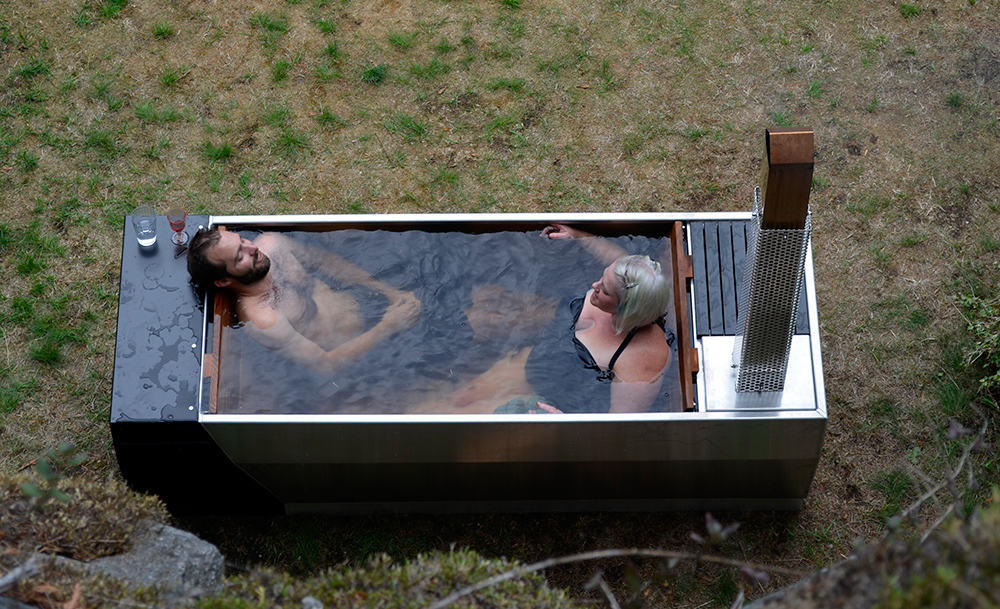 DIY Outdoor Soaking Tub
 Breng de zomeravonden door in de Soak Hot Tub Manify