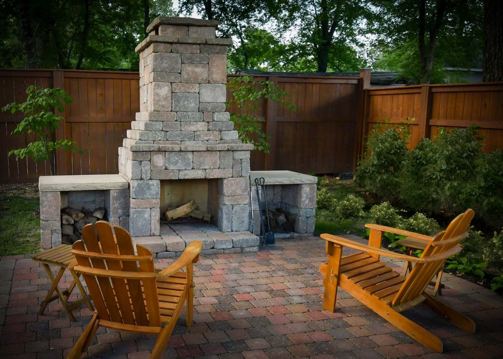 DIY Outdoor Stone Fireplace
 DIY outdoor Fremont fireplace kit makes hardscaping simple