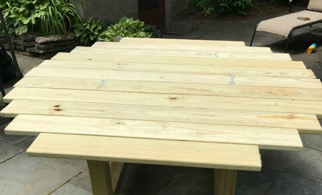 DIY Outdoor Table Tops
 DIY Round Outdoor Dining Table with Outdoor Accents