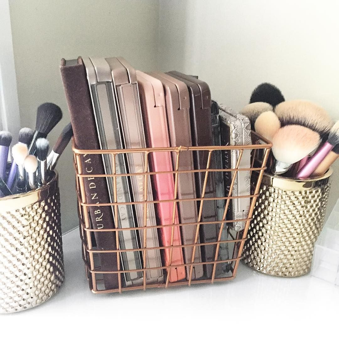 DIY Palette Organizer
 13 Fun DIY Makeup Organizer Ideas For Proper Storage