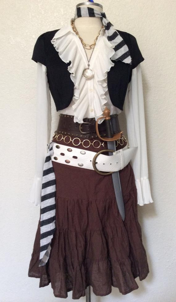 DIY Pirate Costume For Adults
 Adult Women s Pirate Halloween Costume With Jewelry