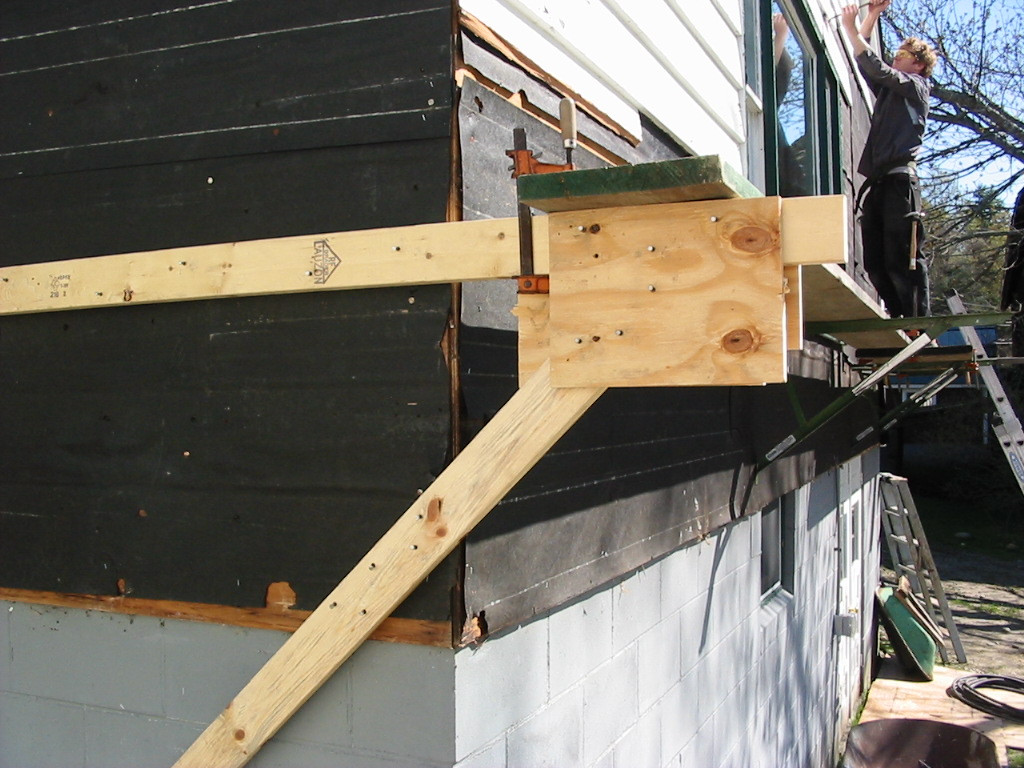 DIY Scaffold Plank
 17 Improvised Scaffolding Cranes & Jacks