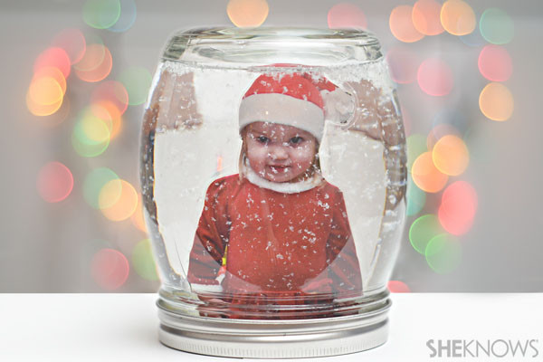 DIY Snow Globes For Kids
 DIY photo snow globe in a jar