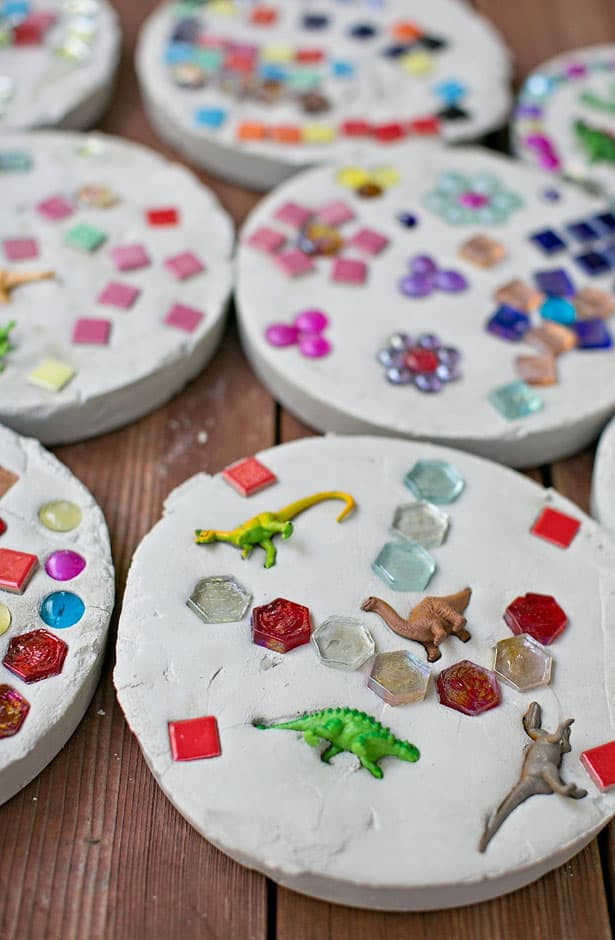 DIY Stepping Stones With Kids
 DIY STEPPING STONES