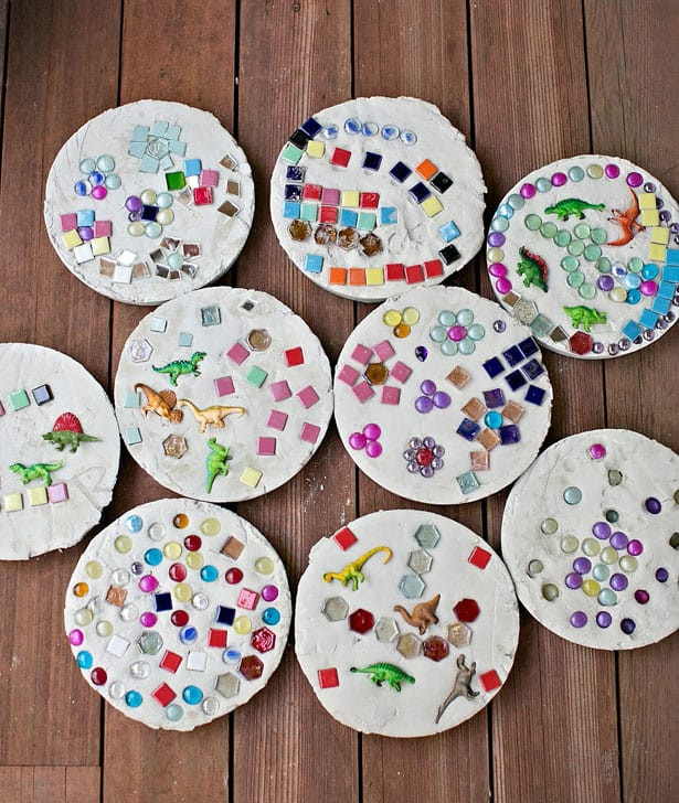 DIY Stepping Stones With Kids
 DIY STEPPING STONES