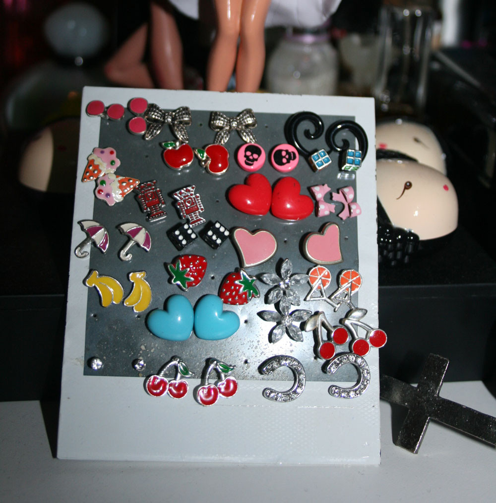 DIY Stud Earring Organizer
 DIY Polaroid film stud earring holder