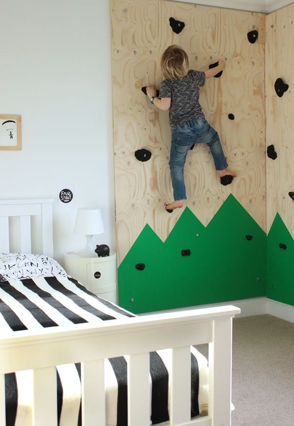 DIY Toddler Climbing Wall
 Indoor climbing wall for an outdoors themed bedroom