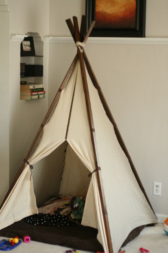 DIY Toddler Teepee
 DIY Child’s Teepee AKA beautifying the mess in the living