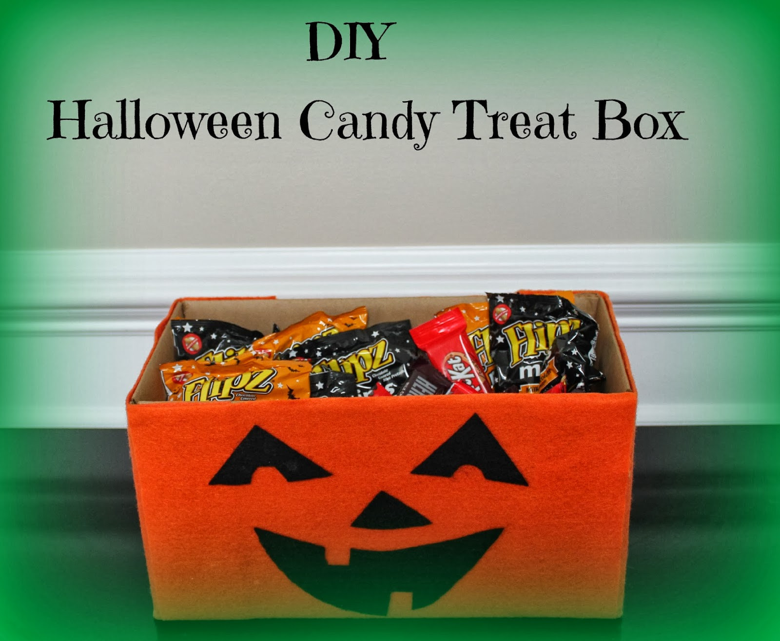 DIY Treat Box
 DIY Halloween Pumpkin Candy Treat Box