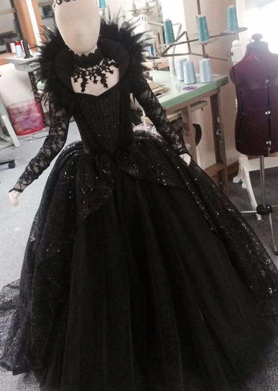 DIY Vampire Costumes For Women
 Résultat de recherche d images pour "queen dress