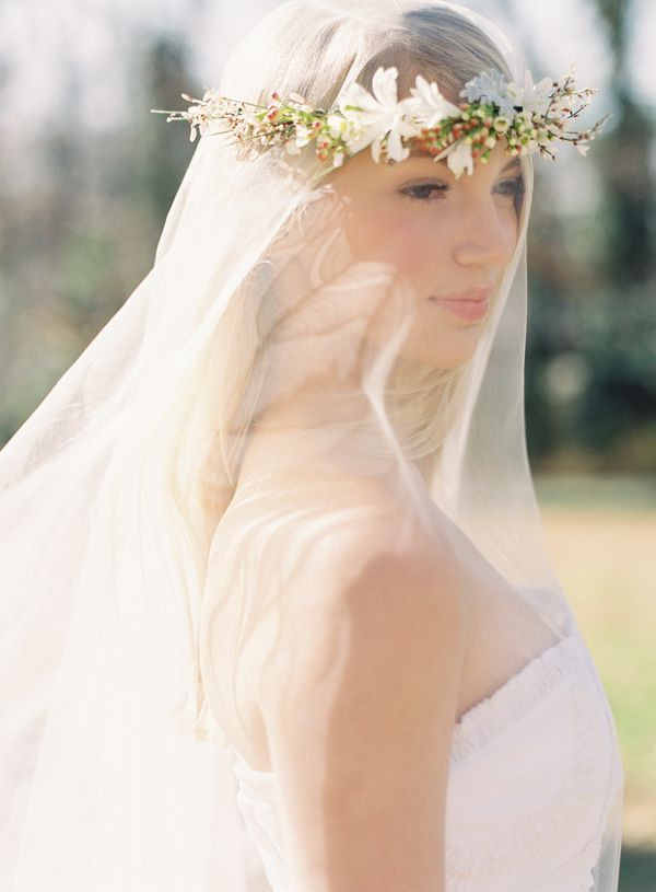 DIY Wedding Headpiece
 DIY Wedding Flower Crown Over a Drop Veil ce Wed