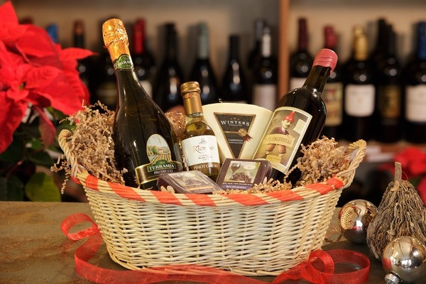 DIY Wine Gift Baskets Ideas
 Christmas basket ideas – the perfect t for family and