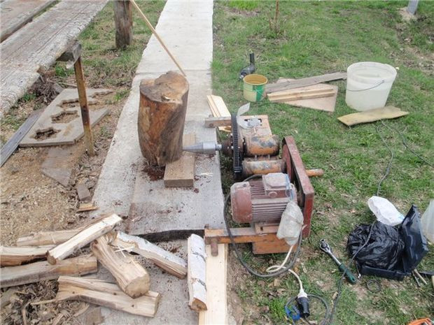 DIY Wood Splitter
 12 Homemade Log Splitters That Make Cutting Firewood