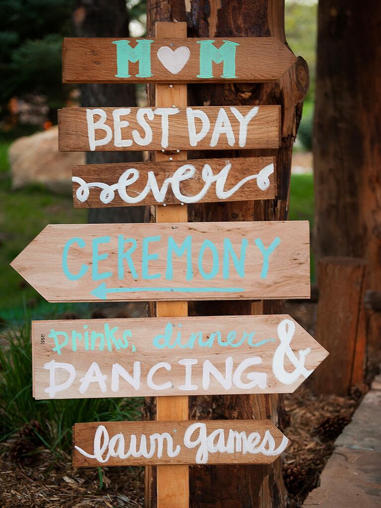 DIY Wood Wedding Sign
 21 Pretty DIY Wedding Signs