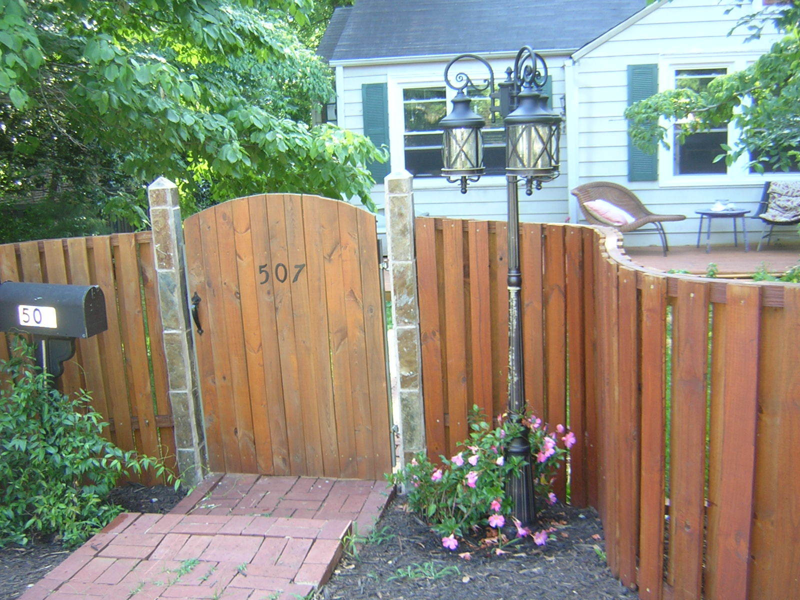 DIY Wooden Fencing
 Build a Curved Wooden Fence
