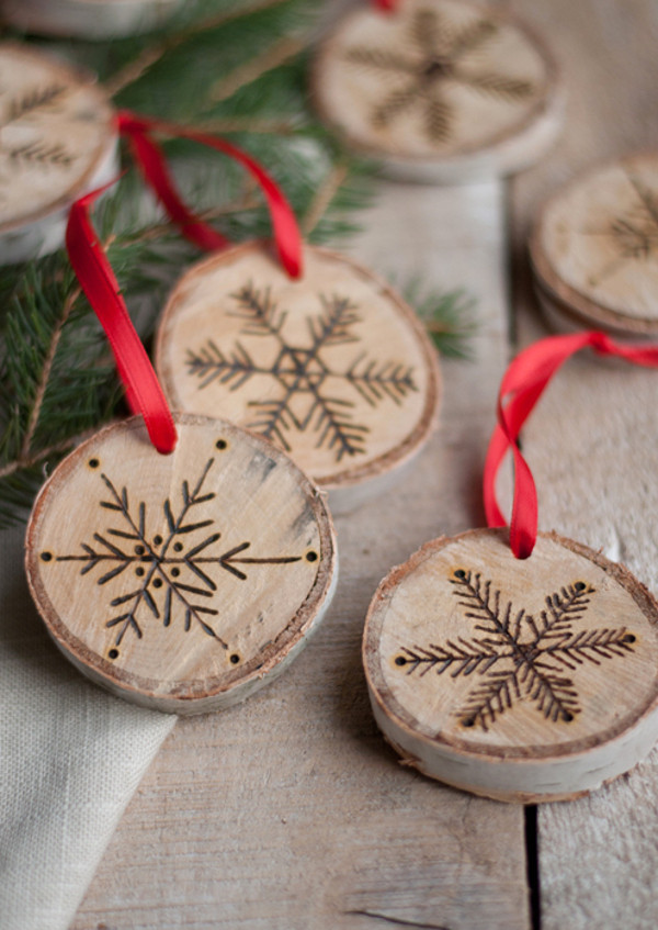 DIY Wooden Ornaments
 25 Inspired DIY Wooden Christmas Decorations