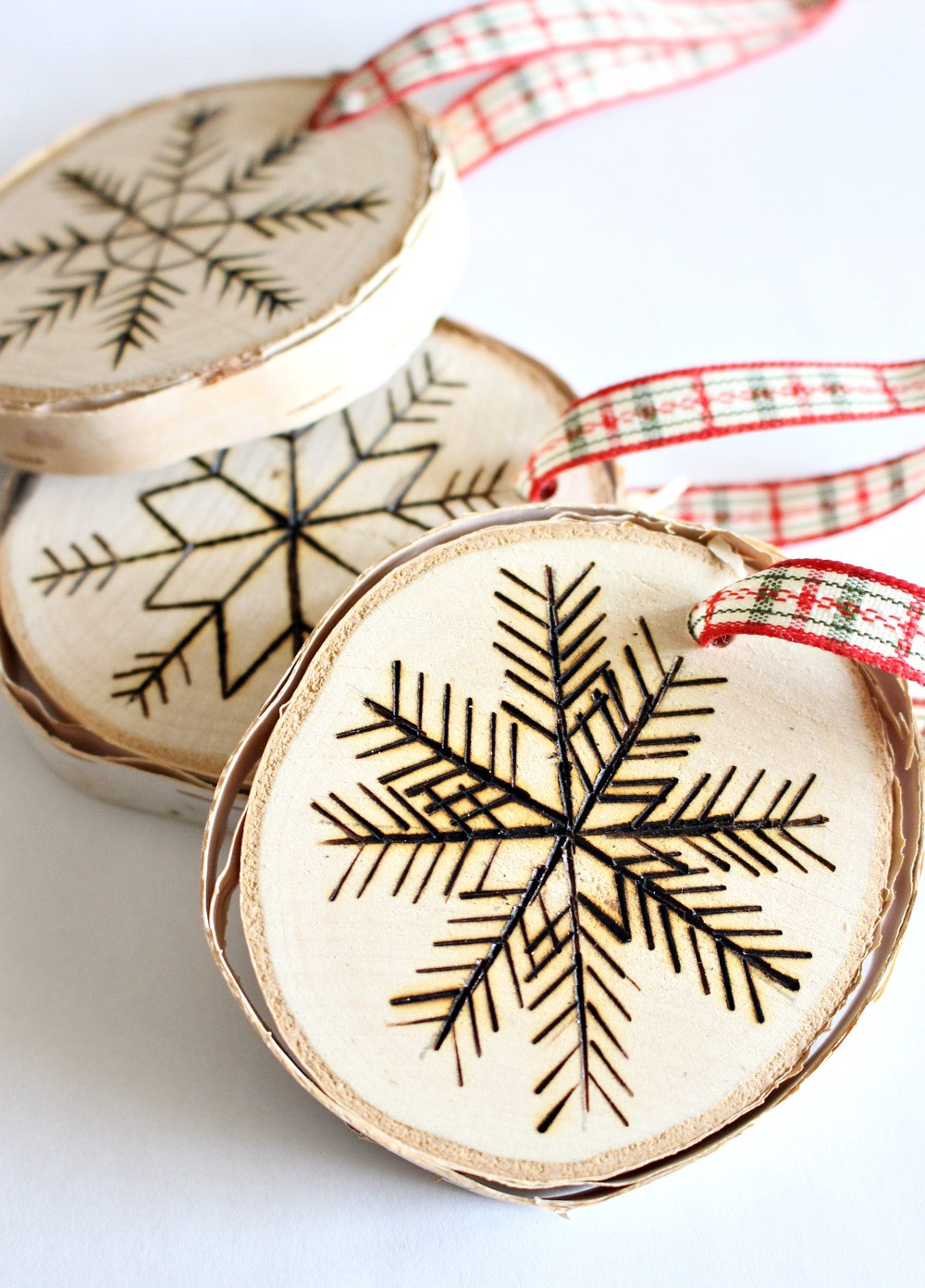 DIY Wooden Ornaments
 DIY Birch Wood Slice Ornament with Wood Burned Design