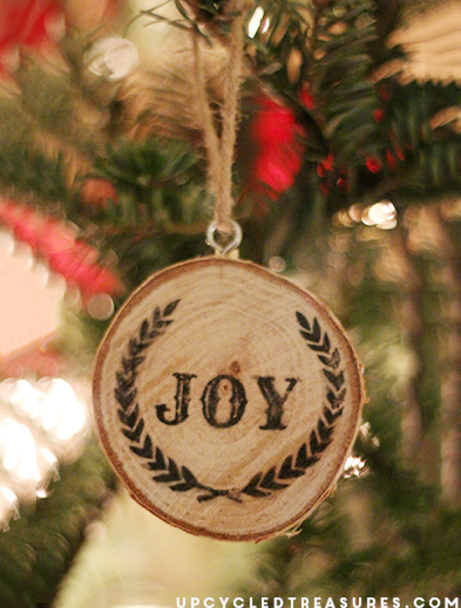 DIY Wooden Ornaments
 25 Beautiful DIY Christmas Ornaments