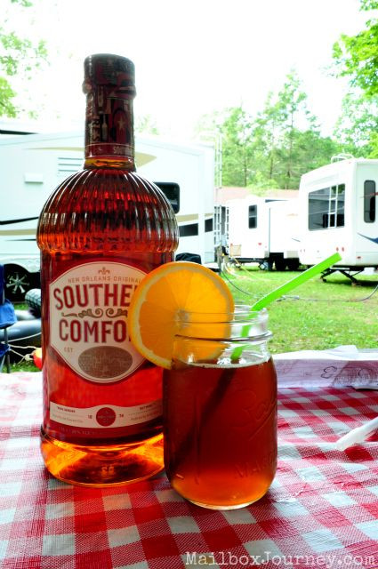 Drinks With Southern Comfort
 Ingre nts for Southern fort Sweet Tea Makes 1 drink