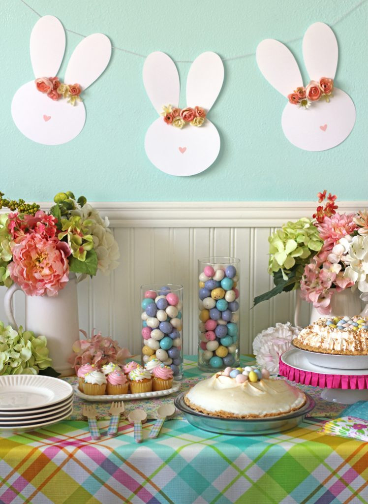 Easter Decoration Ideas For Party
 Easy Easter Table Decor and a Floral Crown Easter Bunny