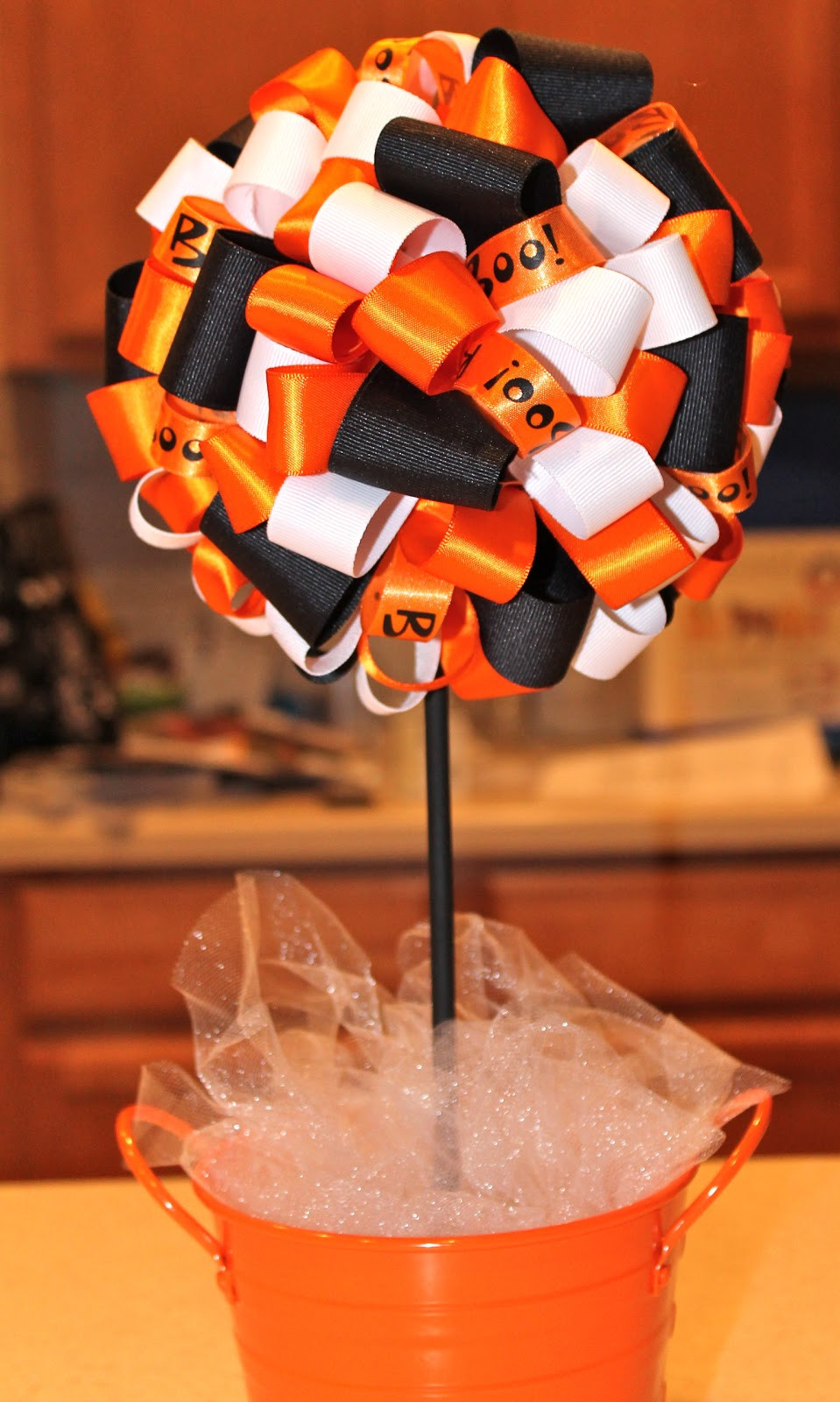 Easy Centerpiece Ideas For Graduation Party
 Desperate Craftwives Halloween Ribbon Topiary