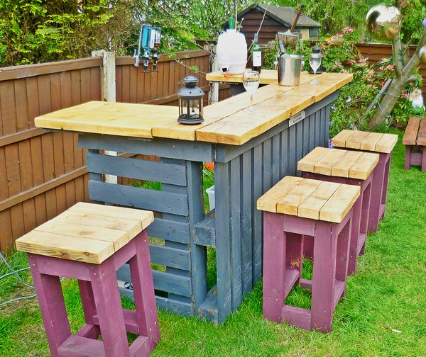 Easy DIY Outdoor Furniture
 20 Easy and Fun DIY Garden Furniture Ideas The ART in LIFE