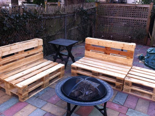 Easy DIY Outdoor Furniture
 20 DIY Pallet Projects for Your Homestead Home and