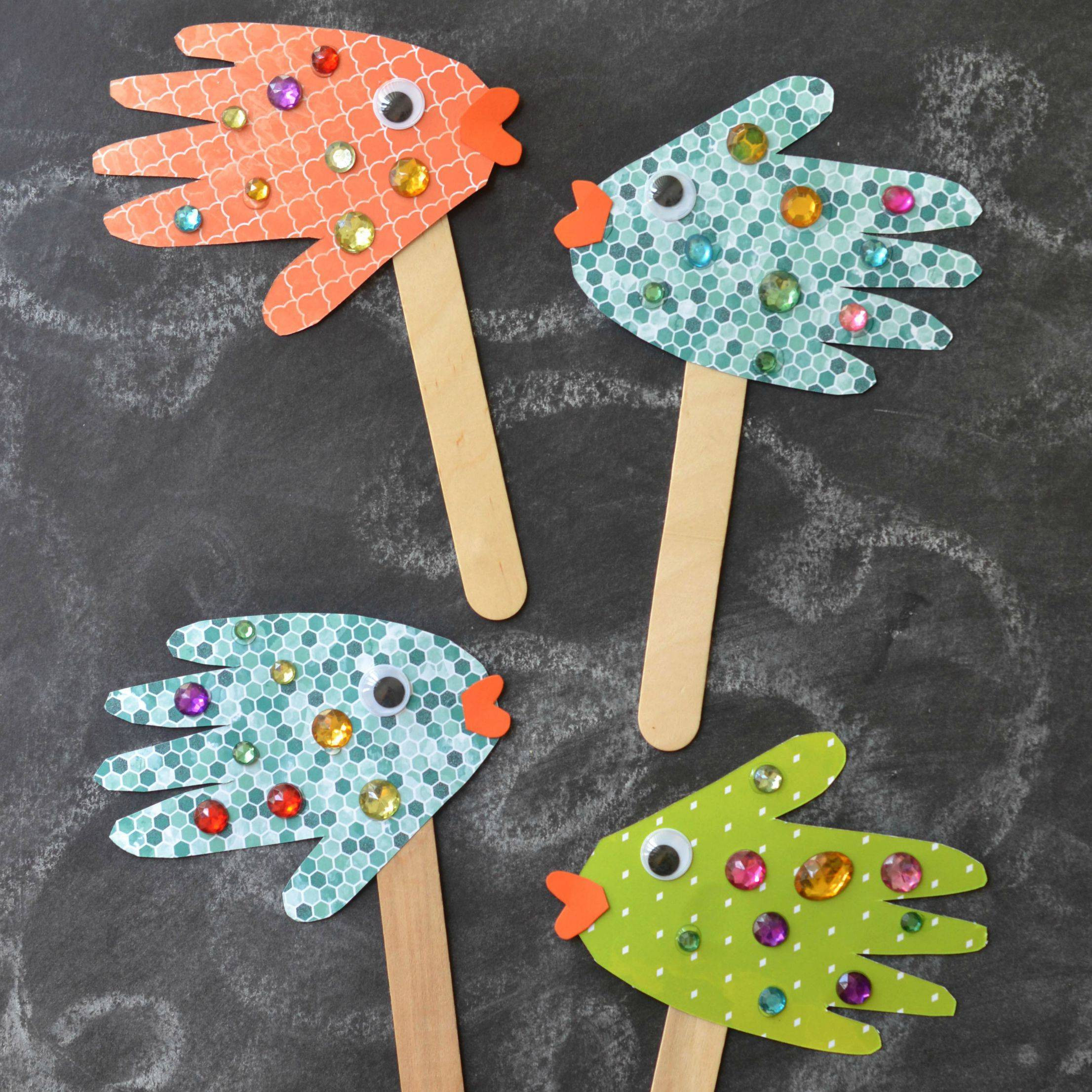 Easy Projects For Preschoolers
 Handprint Fish Puppets