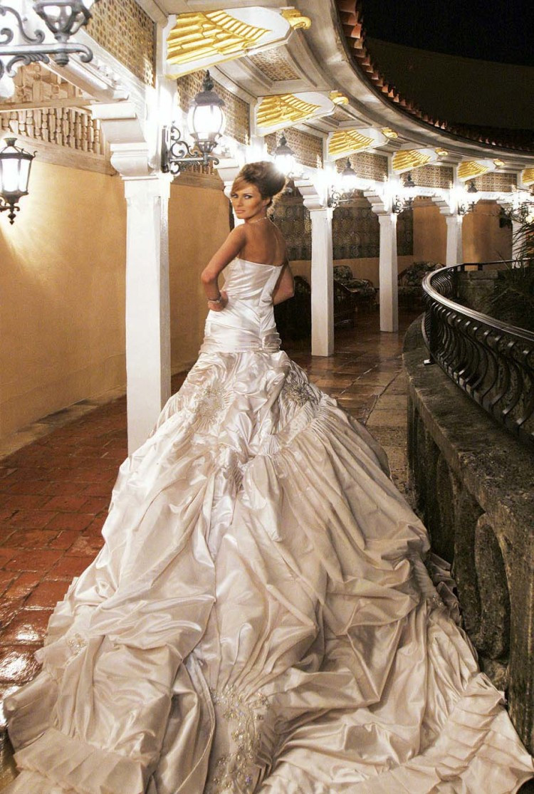Expensive Wedding Dresses
 Do You Know That 8 of the World s Most Expensive Wedding