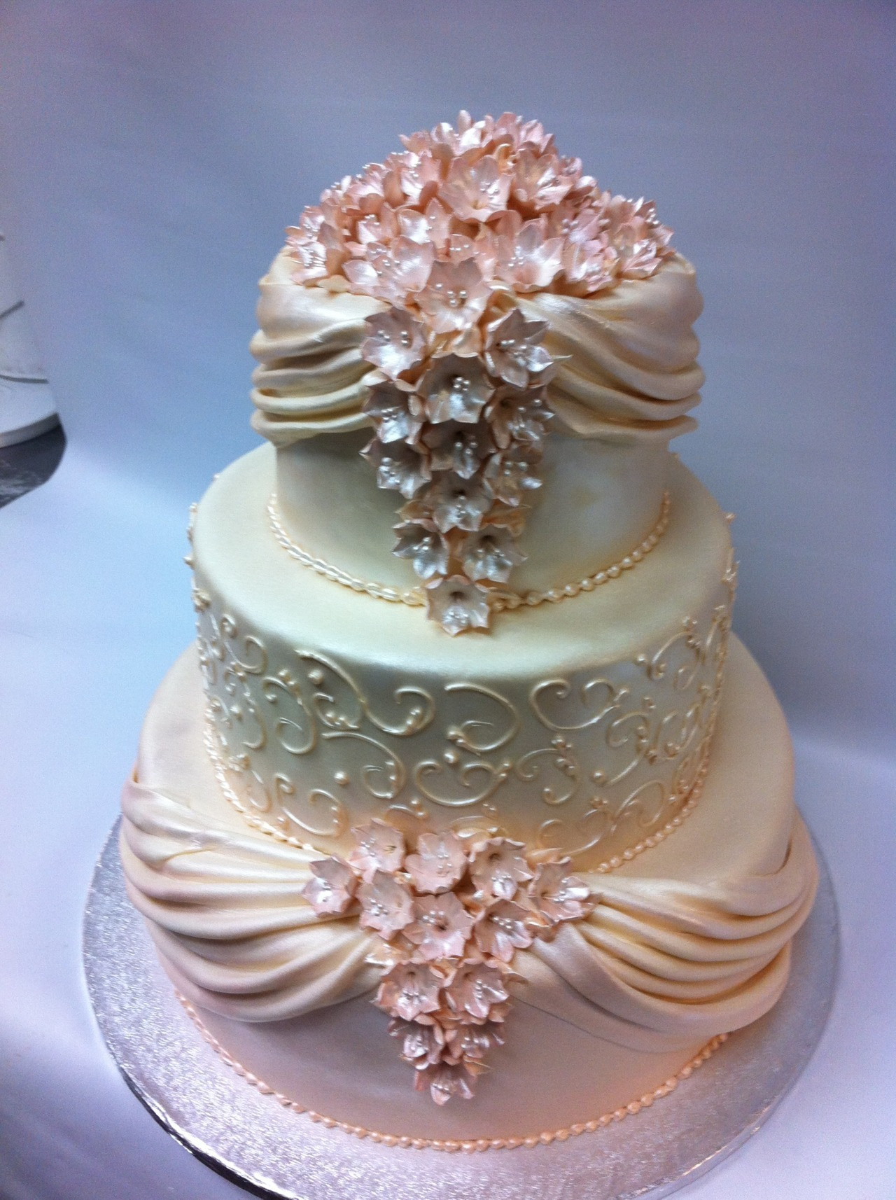 Fabulous Wedding Cakes
 tumblr m2aubzRny11r8pllao1 1280