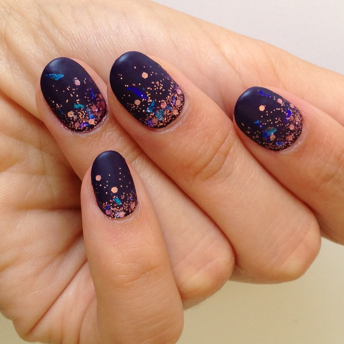 Fade Glitter Nails
 Glitter Nails You Need to Try