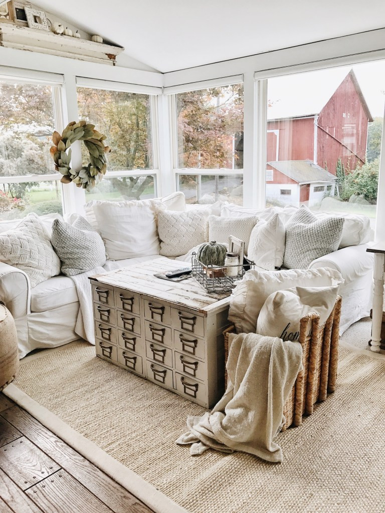 Farmhouse Chic Living Room
 10 Gorgeous Farmhouse Living Rooms – Hallstrom Home