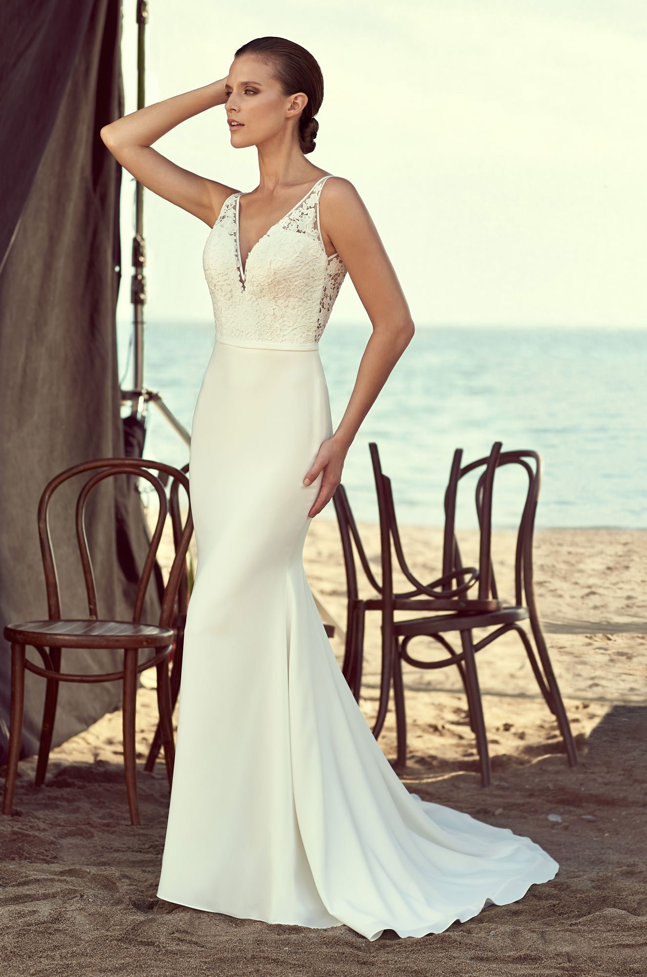 Fitted Wedding Dresses
 Sleek Fitted Wedding Dress Style 2195