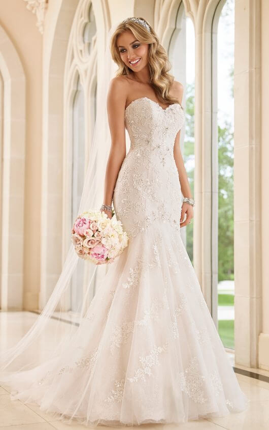 Fitted Wedding Dresses
 y Fit and Flare Wedding Dress
