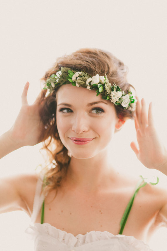 Flower Crown Wedding Hair
 Wedding Hair Accessories 5 Options to Get your Hair Ready