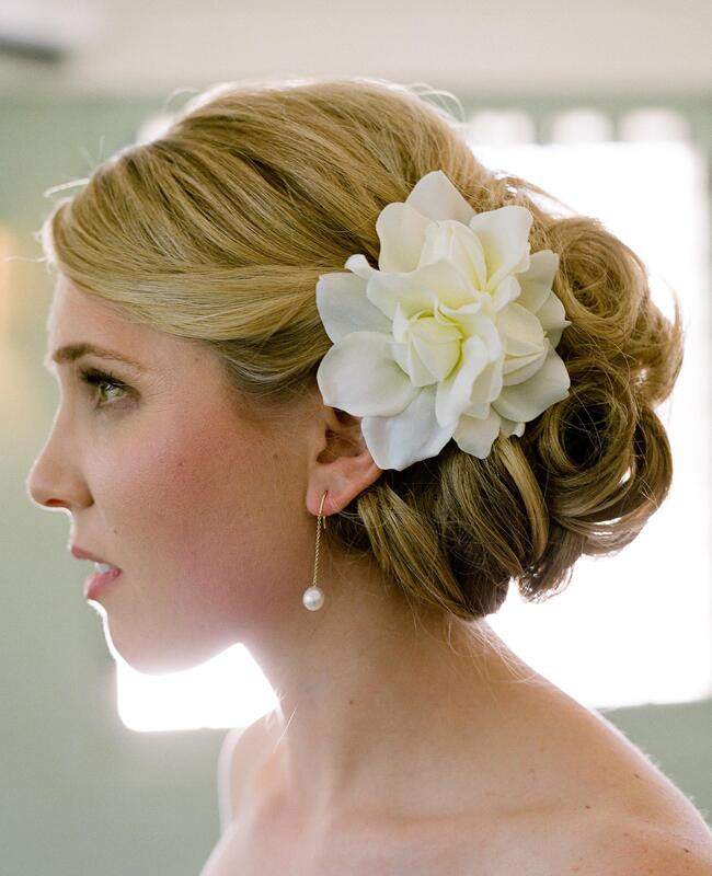 Flowers In Hair Wedding Hairstyles
 7 Ways to Wear Fresh Flowers In Your Wedding Day Hair