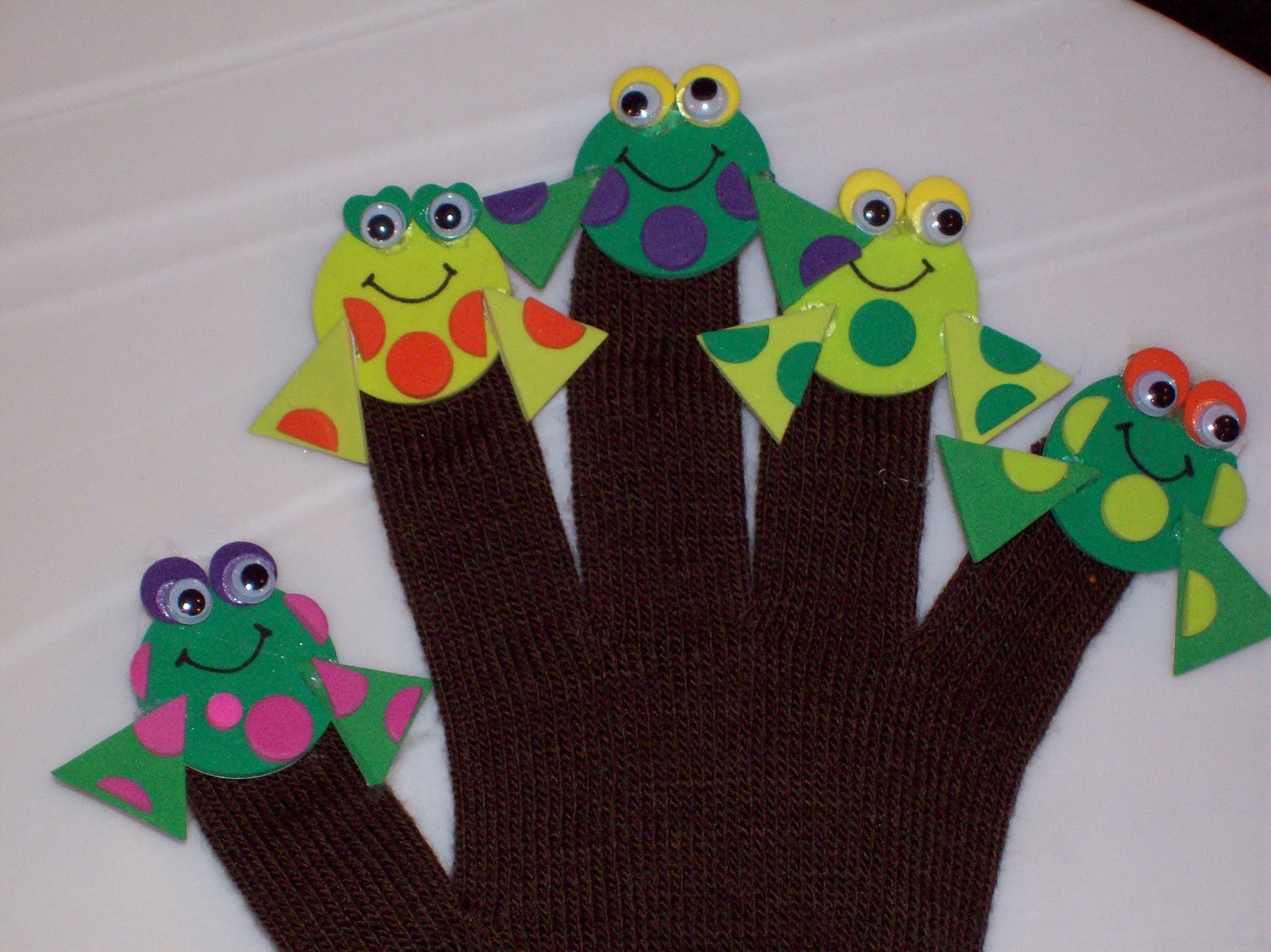Frog Art Projects For Preschoolers
 Learning and Teaching With Preschoolers F is for Frogs