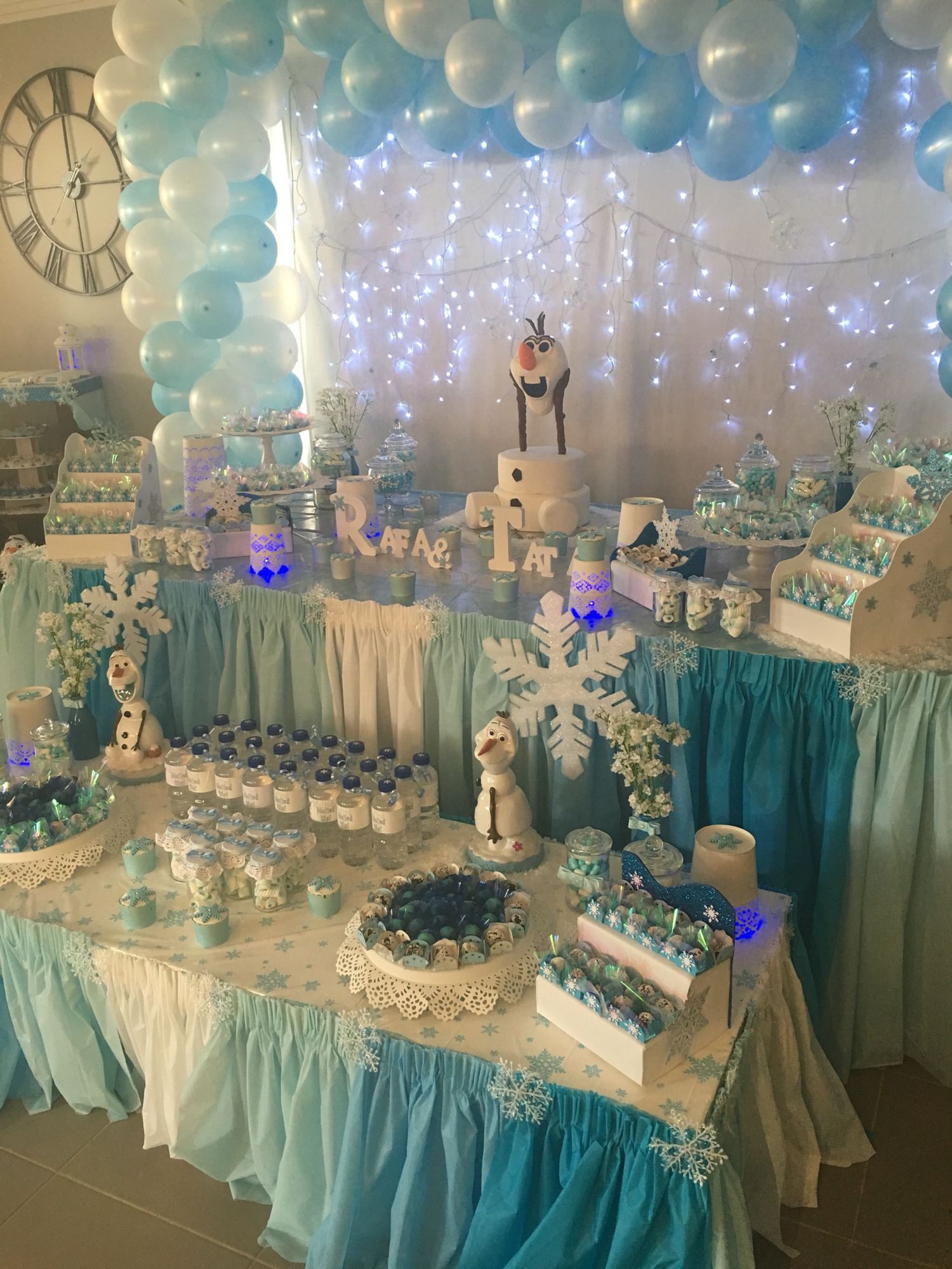 Frozen Birthday Decoration Ideas
 Beautiful table setting frozen …