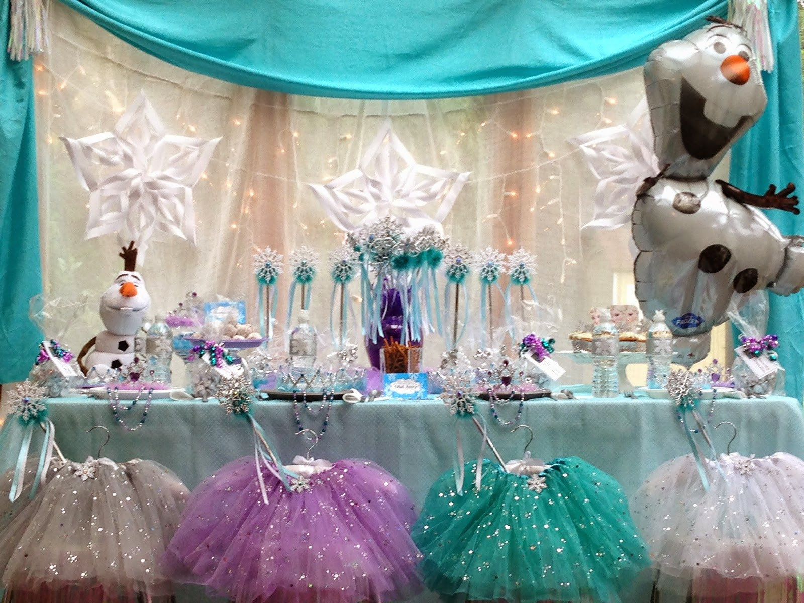 Frozen Birthday Decorations Ideas
 The Princess Birthday Blog FROZEN DIY Snowflake Decorations
