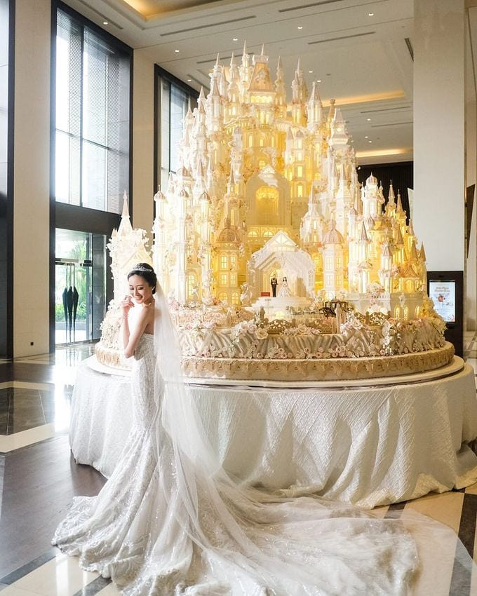 Giant Wedding Cakes
 25 Opulent Wedding Cakes Designs You Will Love Wish N Wed