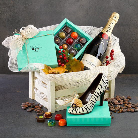 Gift Basket Ideas For Couple
 25 Christmas Gift Basket Ideas to Put To her