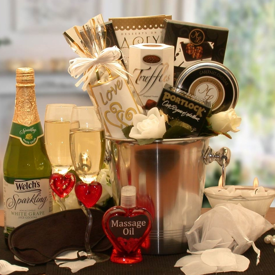 Gift Basket Ideas For Couple
 Deluxe Romantic Evening For Two Gift Basket