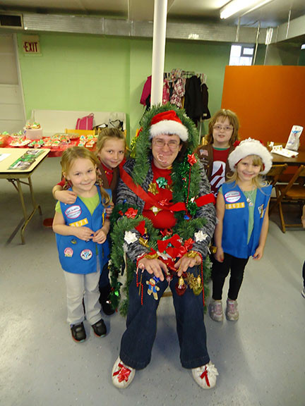 Girl Scout Christmas Party Ideas
 Christmas Party for all Age Levels Scout Leader 411 Blog