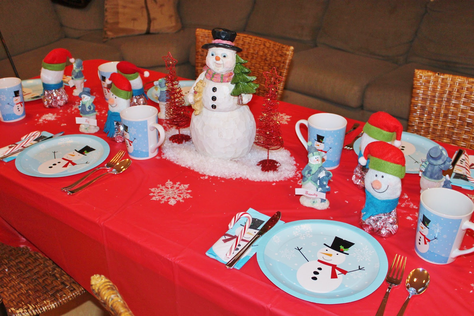 Girl Scout Christmas Party Ideas
 HUNTINGTON BEACH GIRL SCOUT TROOP 746 SNOWMAN CHRISTMAS PARTY