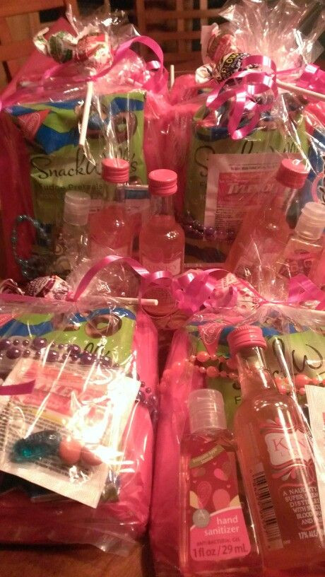 Girls Weekend Gift Bag Ideas
 Bachelorette Party Wel e Goo bags