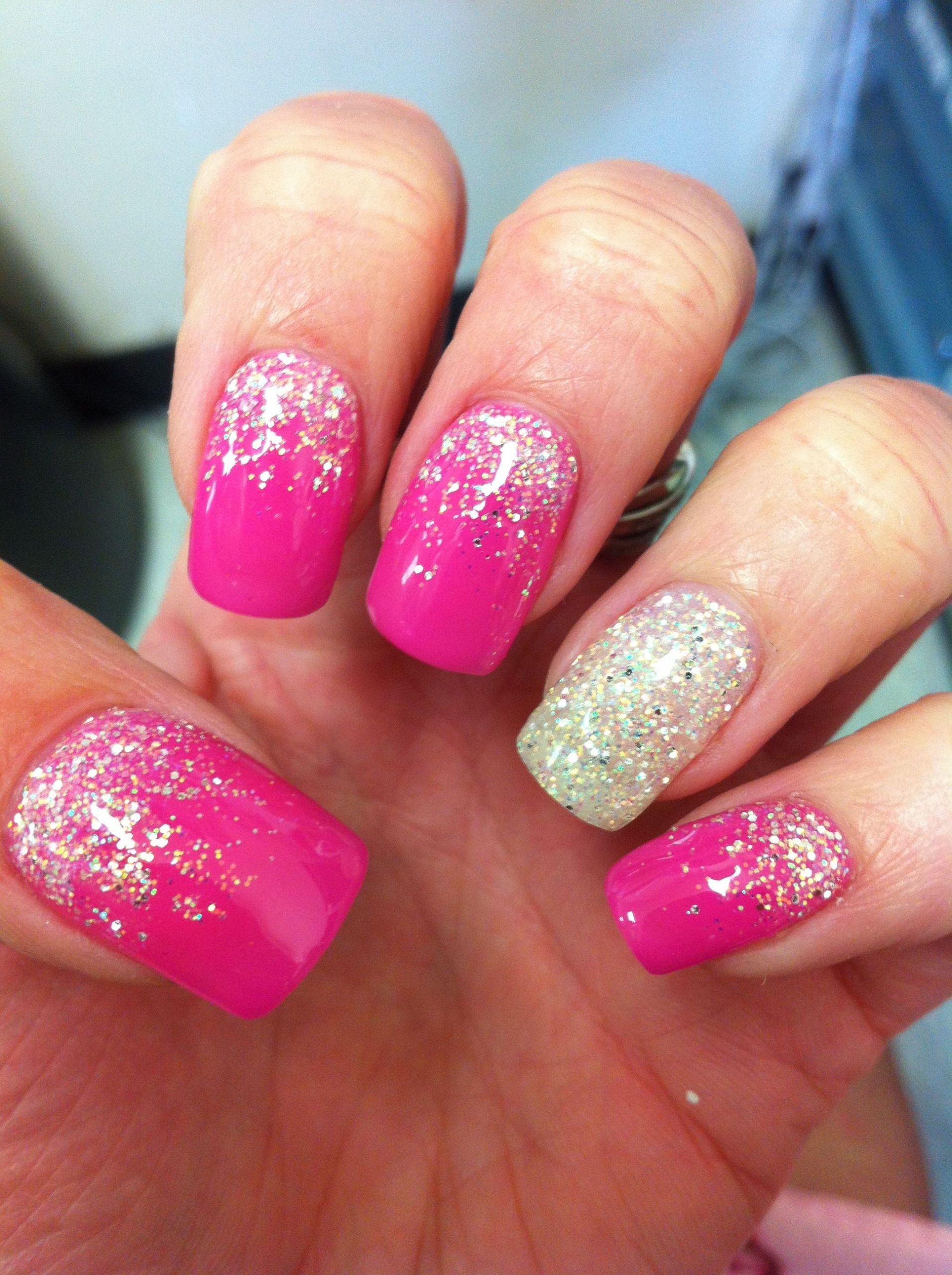Glitter Fade Gel Nails
 Gel nail art Glitter fade done with INT s drama and