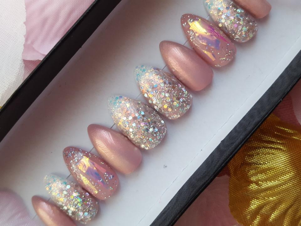 Glitter Gold Nails
 Rose Gold Glitter nails RedditLaqueristas