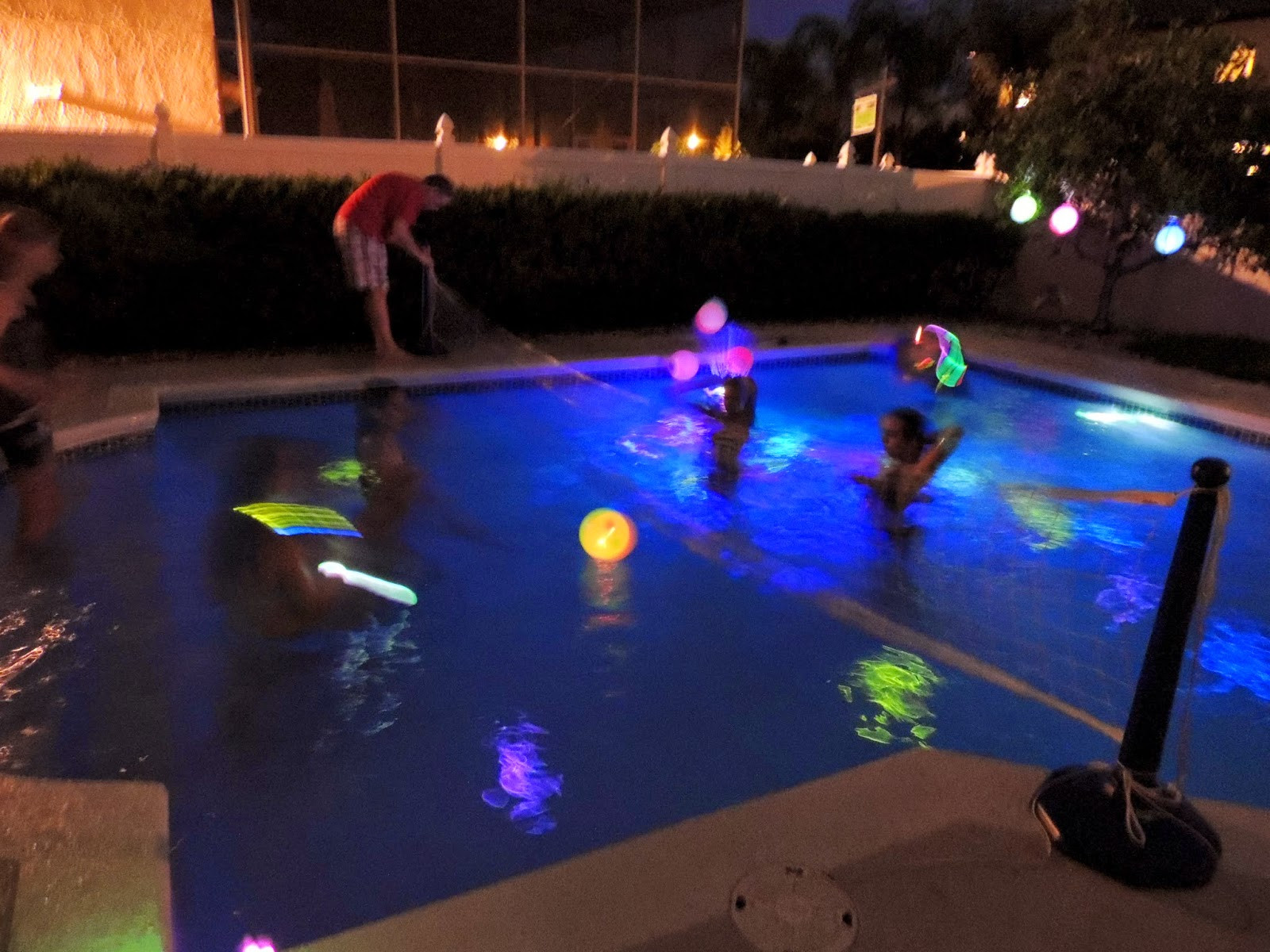 Glow In The Dark Pool Party Ideas
 Glow in the Dark Pool Party Party Planning Ideas